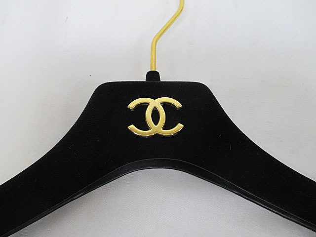 シャネル CHANEL ハンガー 5本セット 黒 ブラック ココマーク 預 D7986  