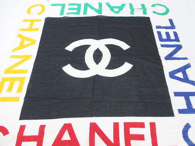 シャネル CHANEL 大判 スカーフ ホワイト 白系 黒系 ロゴ文字 プリント 