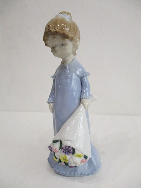 ベルウッド BELLWOOD フィギュリン 花束を持った女性 置物 オブジェ 