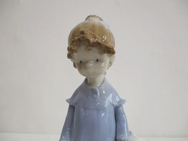 ベルウッド BELLWOOD フィギュリン 花束を持った女性 置物 オブジェ 