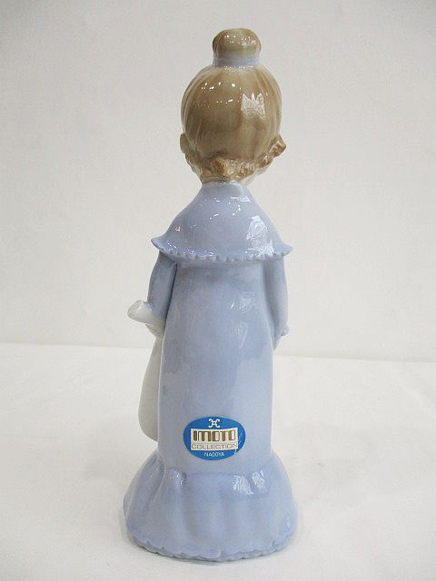 ベルウッド BELLWOOD フィギュリン 花束を持った女性 置物