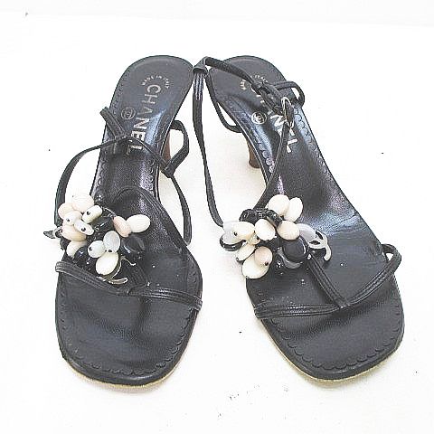 CHANEL チャームサンダル37 CHANEL Lambskin Charms Thong Sandals 37 Black White 1397901