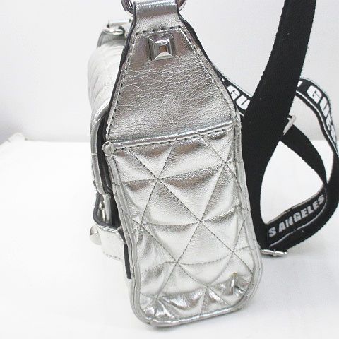 ゲス GUESS ショルダーバッグ クロスボディ 斜めがけ