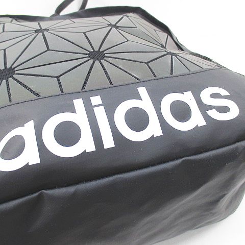 adidas 幾何学模様 リュック adidas Originals - 【adidas】幾何学模様リュックバッグの通販