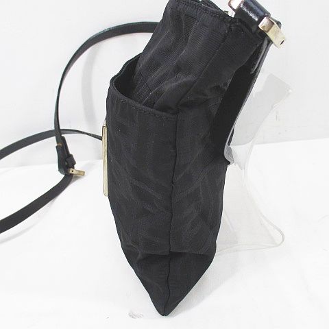 FENDI 黒 サコッシュ FENDI 黒 サコッシュ