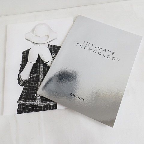 CHANEL シャネル　カタログ　2017 シャネル CHANEL ビンテージ 洋書 ブックレット カタログ 2点