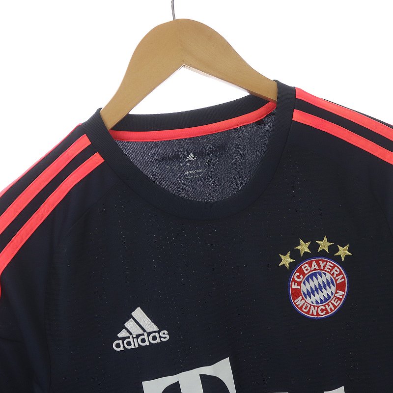 【良品】adidas バイエルンミュンヘン フルジップスウェット XL 刺繍ロゴ E21】adidasバイエルンミュンヘンユニフォーム刺繍ロゴキッズTee