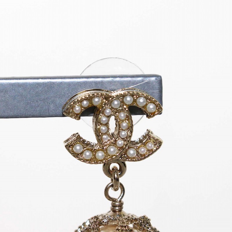 CHANEL ココマーク ココマーク A19C ピアス CHANEL シャネル ココマーク ピアス ホワイト ゴールド A19C