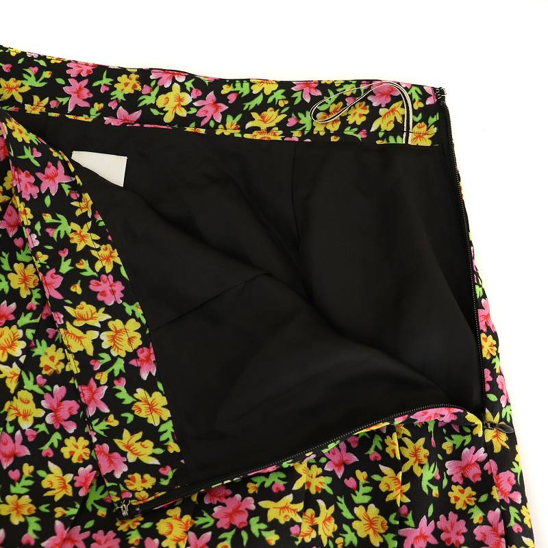 Paul Smith リゾフローラルスカート SIZE 40 Paul Smith リゾフローラルスカート SIZE 40 Paul Smith リゾ