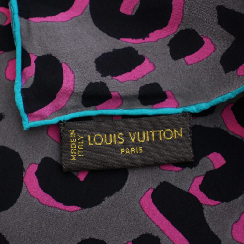 Louis Vuitton ヒョウ柄マフラー LOUIS VUITTON（レオパード ・ ストール/パシュミナ）のフリマ