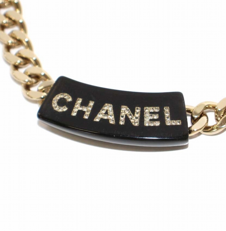 シャネル CHANEL 22AW D22B ネックレス チョーカー ロゴプレート 黒 