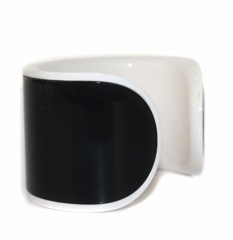 シャネル CHANEL 23AW B23C ココマーク バングル ブレスレット 黒 白  