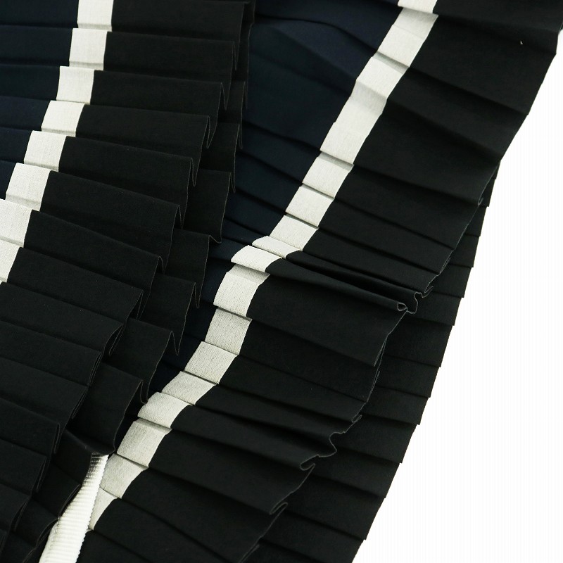 ナイキ　NIKE×sacai キュロット　プリーツ　ショートパンツ　ブラック Sacai プリーツ ショートパンツ | ブラック | FARFETCH JP