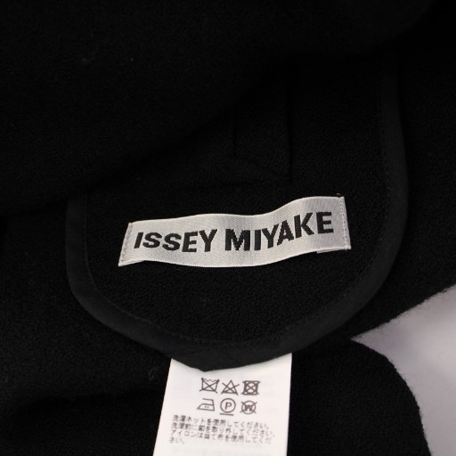 イッセイミヤケ ISSEY MIYAKE 24AW Entwine ケープ アウター 変形 プル