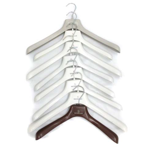 MONCLER ダウンジャケット MAKALU　ハンガー　ガーメントケース付き MONCLER ダウンジャケット MAKALU ハンガー ガーメントケース付き
