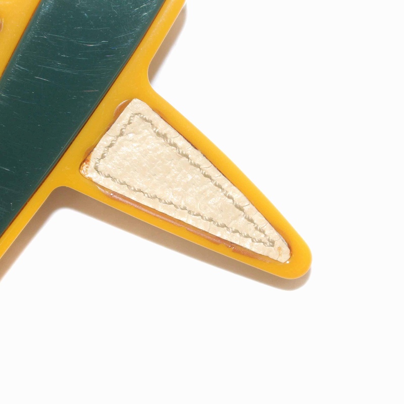 プラダ PRADA ブローチ ピンブローチ 飛行機 黄色 イエロー 緑