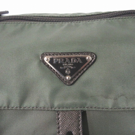 美品　プラダ　レディース　ショルダーバッグ　ナイロン　三角プレート　カーキー プラダ PRADA ショルダー バッグ 斜めがけ ナイロン 三角