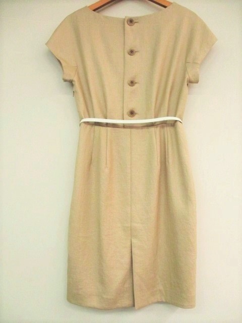 ストロベリーフィールズ Strawberry Fields バックボタンワンピース サイズ表記なし ベージュ ポリエステル100 無地 裏地あり ミニ袖 ひざ丈 ベルト付き 日本製 シンプル デイリー レディース 086 ベクトルパーク