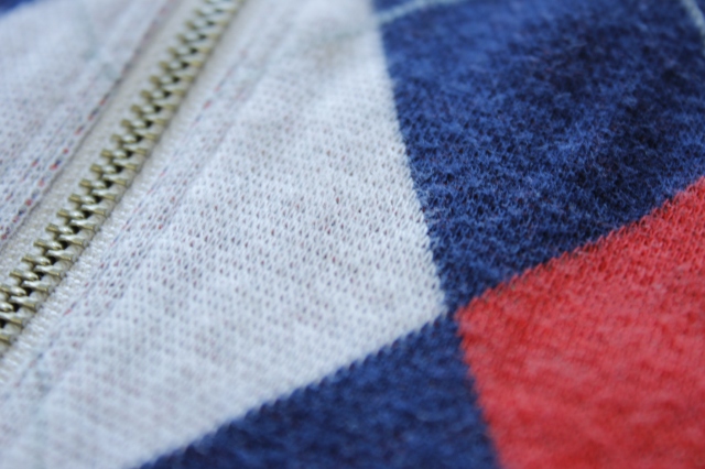 バーバリーアーガイル柄＊ジップアップ＊ニットジャケット＊毛100％＊110 正規品□バーバリー ブラックレーベル ロゴ刺繍入り ZIP UP ニット