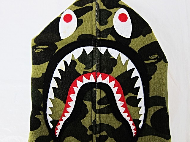 アベイシングエイプ A BATHING APE 猿カモフラ シャークパーカー 緑系 