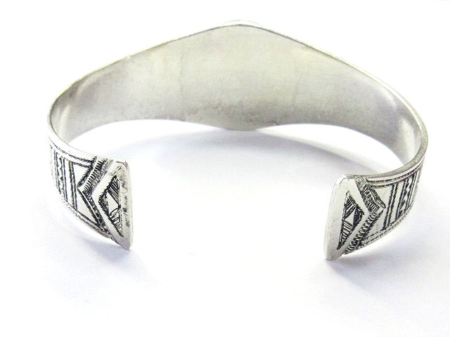 トゥアレグ族　銀製　バングル　ブレスレット　D1 トゥアレグ族 銀製 バングル ブレスレット D1 Touareg Silver