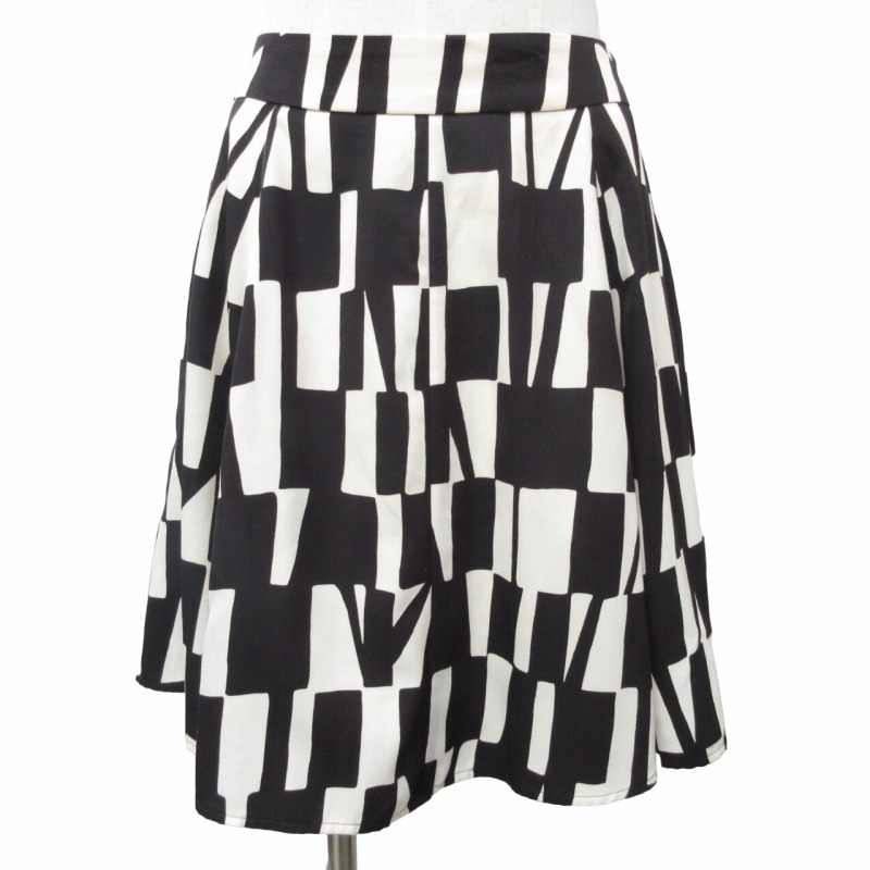 558u*美品 FRED PERRY フレッドペリー ドッド フレア スカート 558u*美品 FRED PERRY フレッドペリー ドッド フレア スカート