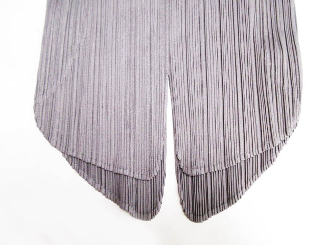 極美品✨PLEATS PLEASE プリーツ　長袖　トップス　光沢感　グレー 極美品✨PLEATS PLEASE プリーツ 長袖 トップス 光沢感 グレー - メルカリ