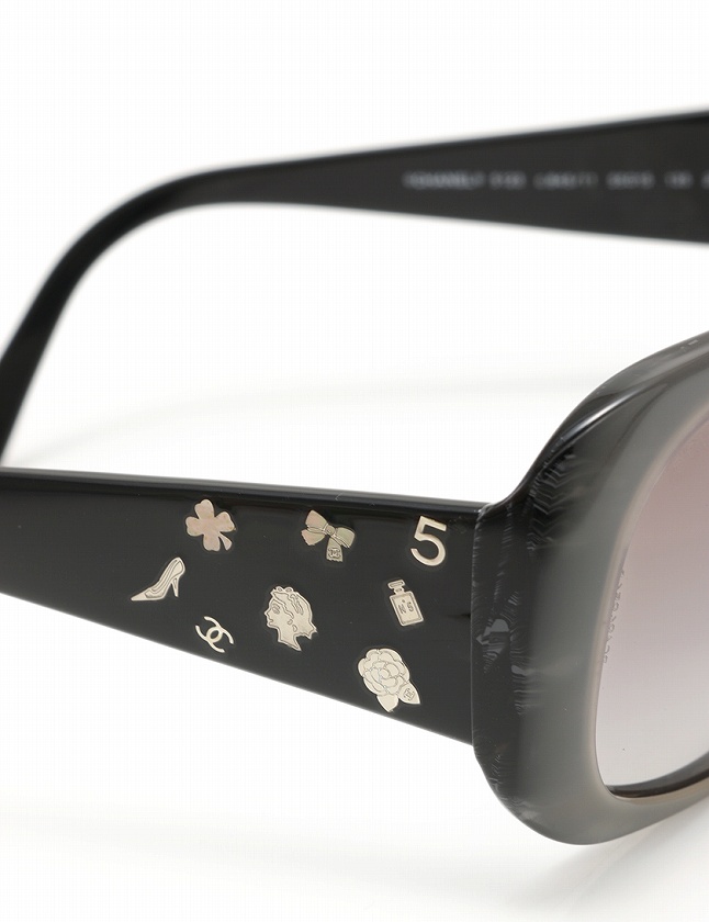 シャネル CHANEL サングラス 黒 ブラック グレー 小物 プラスチック  