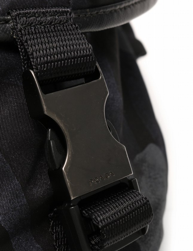 【美品】プラダ メッセンジャーバッグ レザー×ナイロン 迷彩 黒系 VA0994 プラダ PRADA ショルダーバッグ メッセンジャーバッグ ネイビー