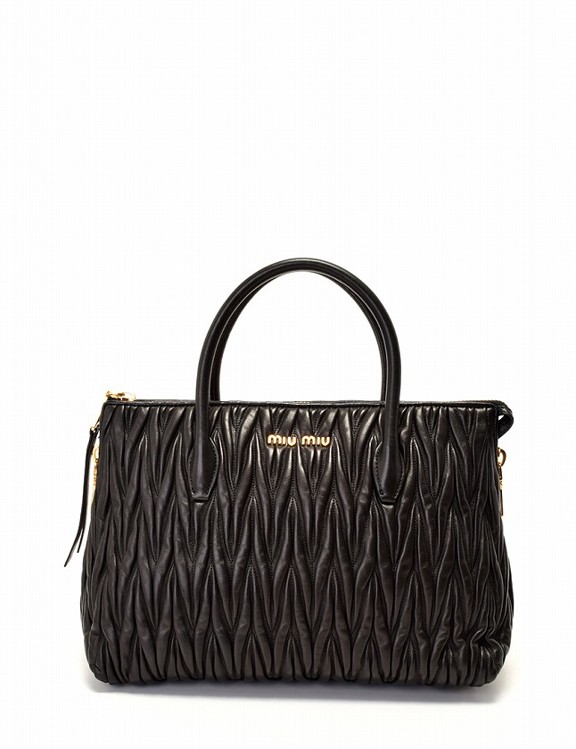 ミュウミュウバッグ黒（ミュウミュウ最新情報】“おすまし黒バッグ”が  