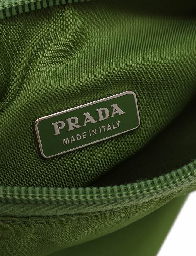 PRADA グリーン ナイロン ビジネスバッグ PRADA プラダ ナイロン ビジネスバッグ 三角プレート カーキ 緑