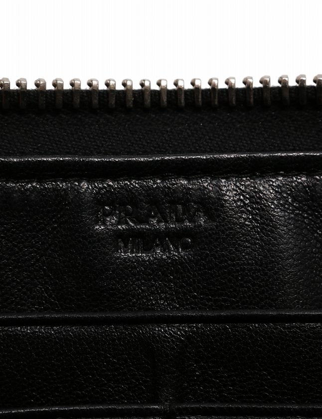 プラダ PRADA 長財布 ラウンドファスナー ブラック 黒 小物 エナメルレザー スタッズ ビジュー SAFFIANO VERNIC 1M0506 箱 ギャランティカード レディース
