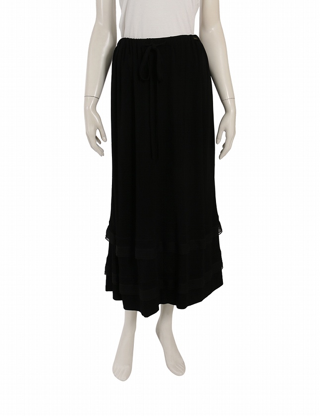 シャネル　０１A 黒のフレアスカート ロゴプレート付き シャネル 01A 黒のフレアスカート ロゴプレート付き スカート