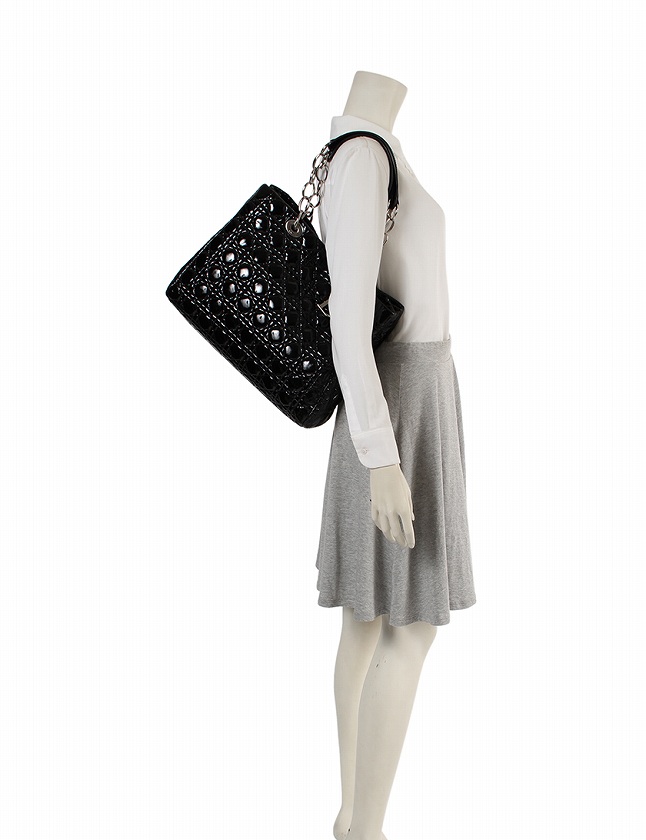 Christian Dior　ディオール チェーンショルダー　エナメル クリスチャンディオール エナメルチェーンミニショルダーバッグ