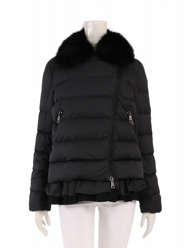 MONCLER 襟フリル付き ブラックジャケット MONCLER 襟フリル付き ブラックジャケット MONCLER / PHARILLONS