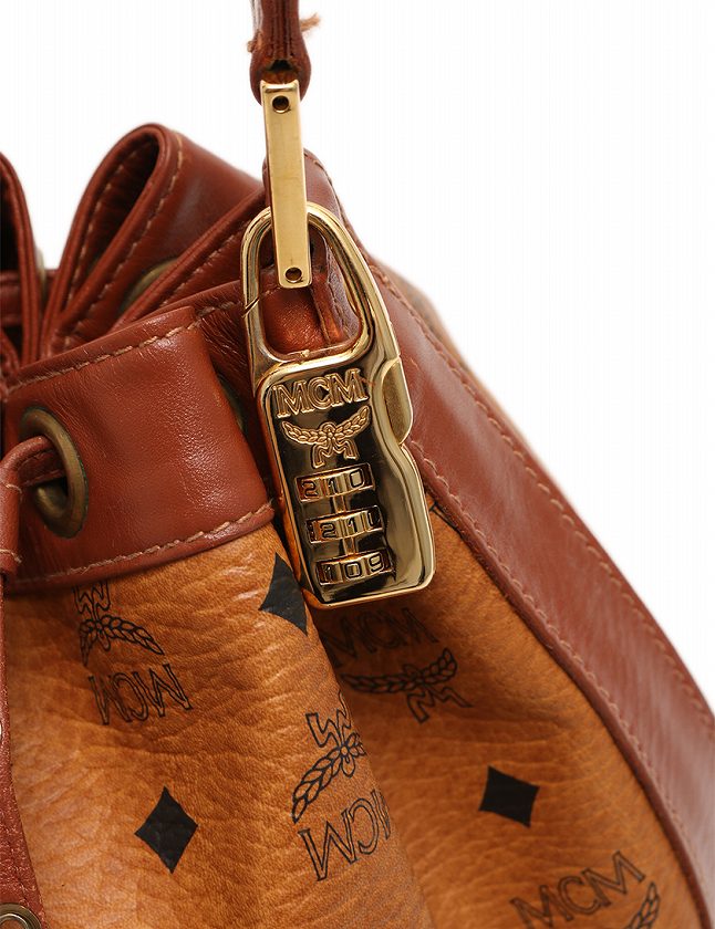 ○MCM ショルダーバッグ コニャック 巾着 総柄 A19-021 エムシーエム MCM ショルダーバッグ 巾着 コニャック キャメル 茶色 総