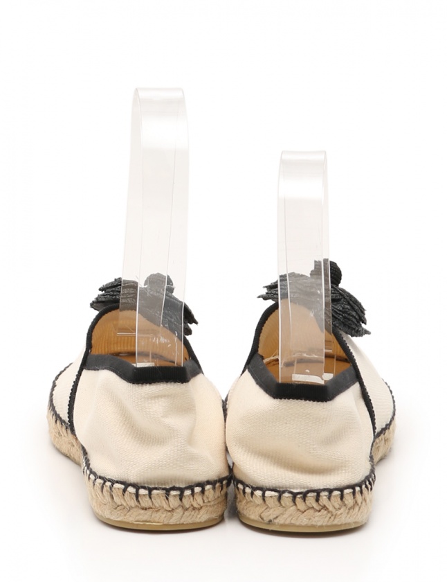CHANEL エスパドリーユ ベージュ/黒 Espadrilles - Lambskin, beige & black — Fashion | CHANEL