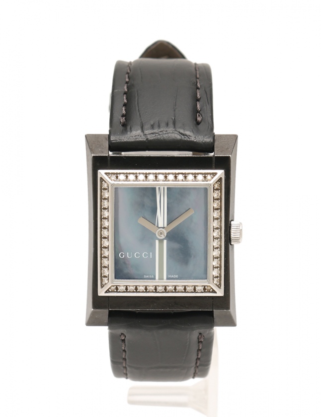 グッチ GUCCI 腕時計 クオーツ 黒 111J/YA111404 SS レザー サファイヤ 