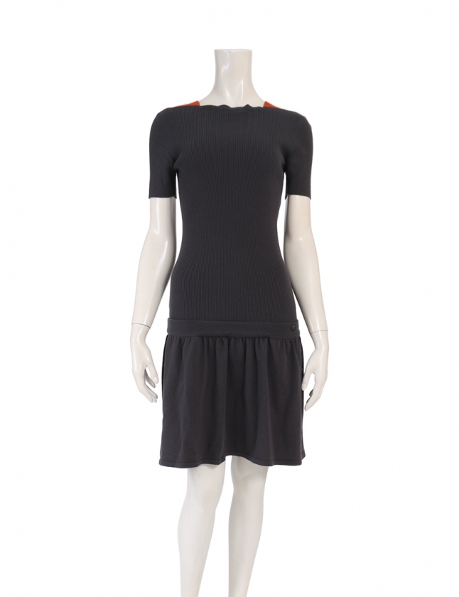 特別価格中　美品！CHANEL シャネル　ニットワンピース　半袖　グレー CHANEL - 【未使用級】CHANEL ワンピース 半袖 ココマーク 刺繍 グレー