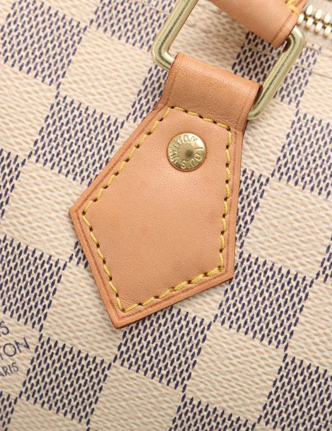 LOUIS VUITTON ルイヴィトン　ポーチ　ダミエアズール　白　ホワイト LOUIS VUITTON ルイヴィトン ポーチ ダミエアズール 白 ホワイト
