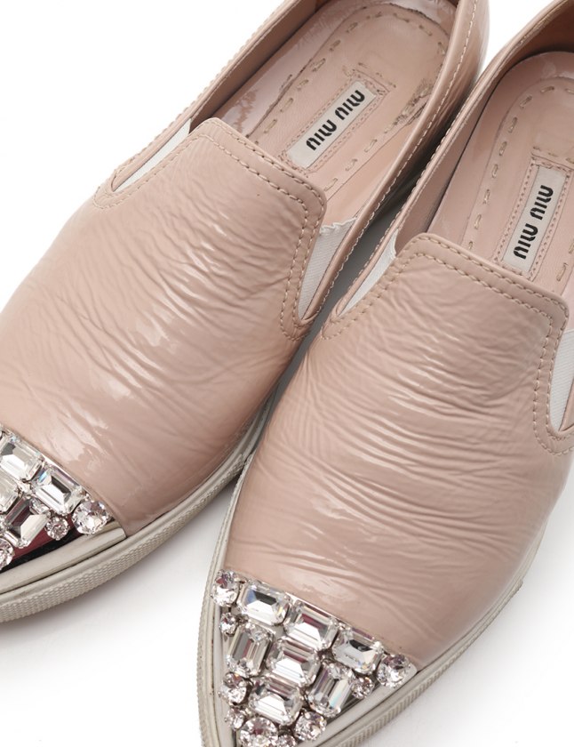 ミュウミュウ miumiu スリッポン ローカット ピンクベージュ