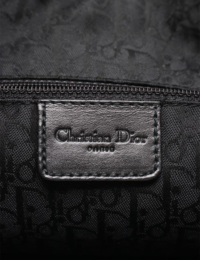 Dior 黒 ロゴ ミニバッグ ストリートシック ハードコア Dior 黒 ロゴ ミニバッグ ストリートシック ハードコア