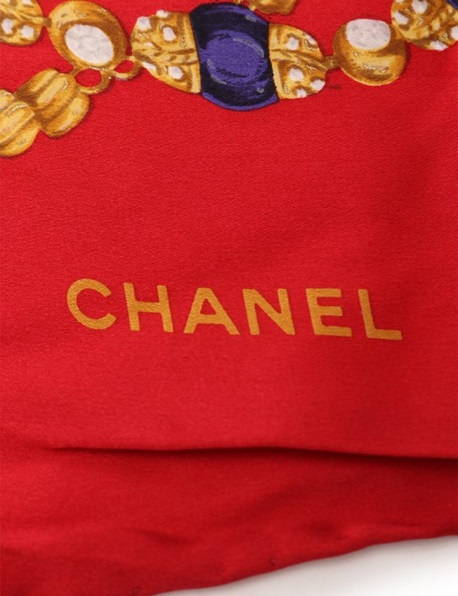 CHANEL シャネル ミニスカーフ ヴィンテージ 赤 シルク 100% CHANEL シャネル ミニスカーフ ヴィンテージ 赤 シルク 100%