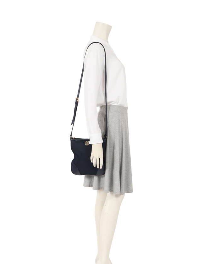 【新品】値下 トリーバーチTORY BURCH 23.5cmネイビー トリーバーチ TORY BURCH ショルダーバッグ ネイビー ナイロン