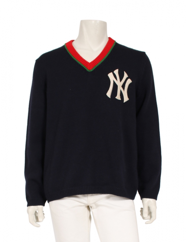 専用⭐︎GUCCI クリーム色 Vネック セーター ロゴ 専用⭐︎GUCCI クリーム色 Vネック セーター ロゴ