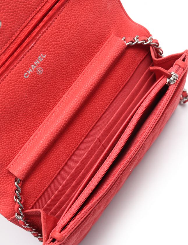 シャネル　　財布　チェーンショルダー　キャビアスキン　赤 シャネル CHANEL シャネル ボーイシャネル シルバー金具 赤
