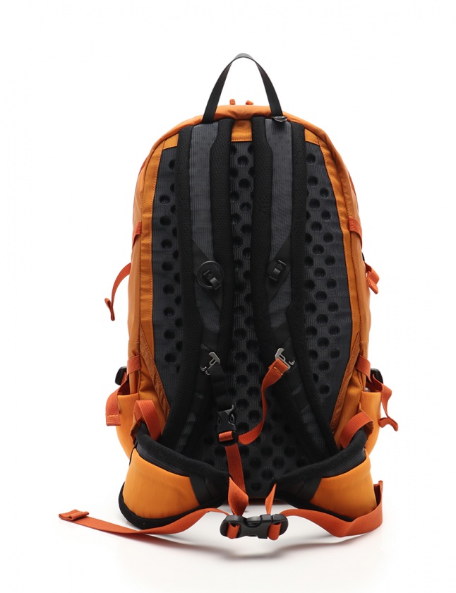 ARC'TERYX オレンジ リュック・バックパック アークテリクス ARC'TERYX バックパック リュック アクシオス 25