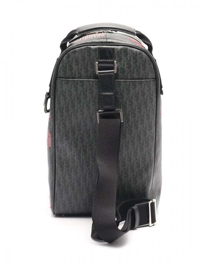 ディオールオム Dior HOMME ボディバッグ 刺繍 黒 グレー 最終価格 ディオールオム Dior HOMME ボディバッグ 刺繍 黒 グレー 最終価格