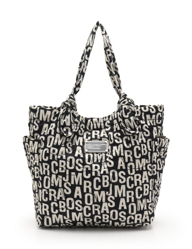 マークバイマークジェイコブス MARC by MARC JACOBS トートバッグ ロゴ マークジェィコブス新品未使用です。定価2万6千円だったと思います