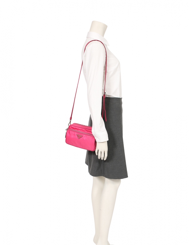 プラダ　ナイロンバッグ 黒 ピンク プラダピンクバッグ PRADA ナイロン ミニハンドバッグ - メルカリ